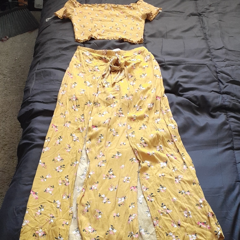 2 pieces skirt and shirt